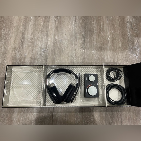 A40 + Mixamp Pro Headset for Xbox One in Original Box - Picture 5 of 6